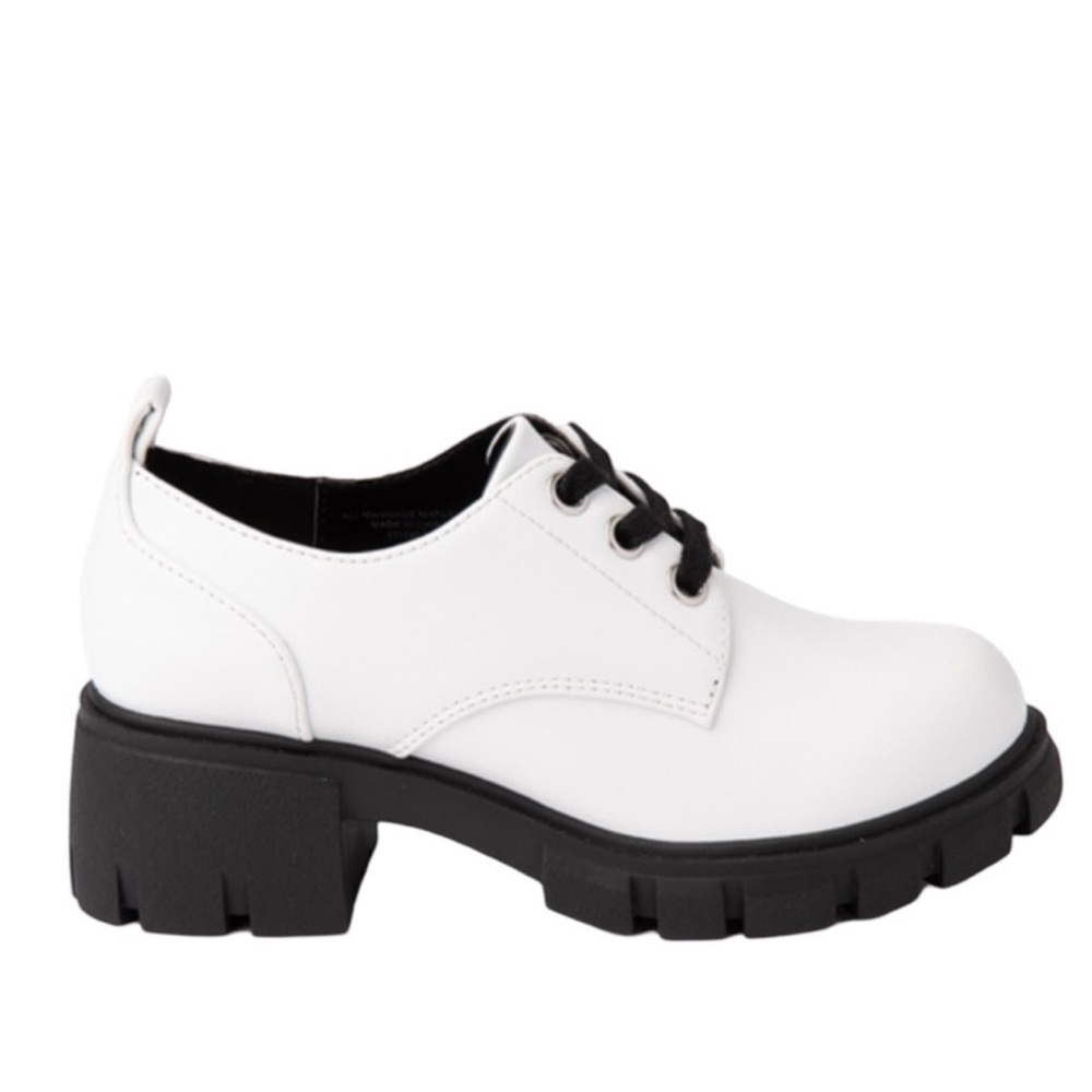 NIB Sarah-Jayne Jolene Lugged Oxford Casual Shoe
Size 6